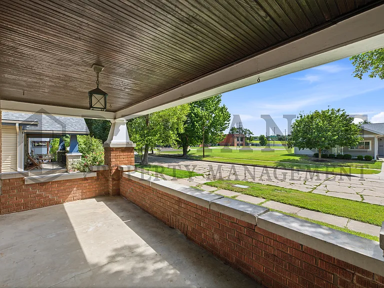 525 S Chautauqua Ave — Photo 5
