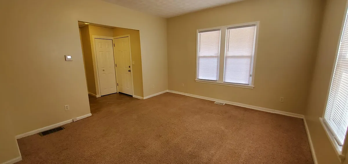 LIVING ROOM - 776 Garfield St