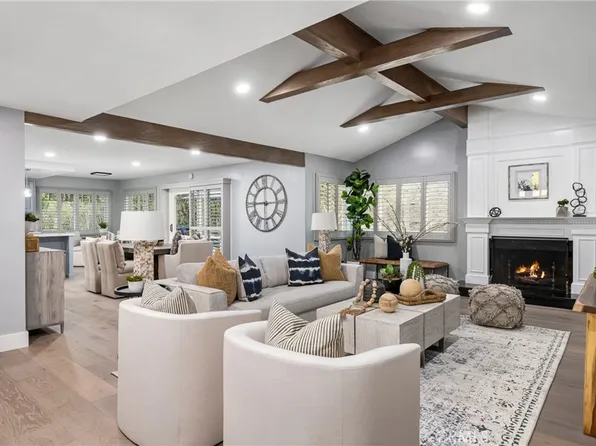 10471 Cowan Heights Dr, Santa Ana, CA 92705