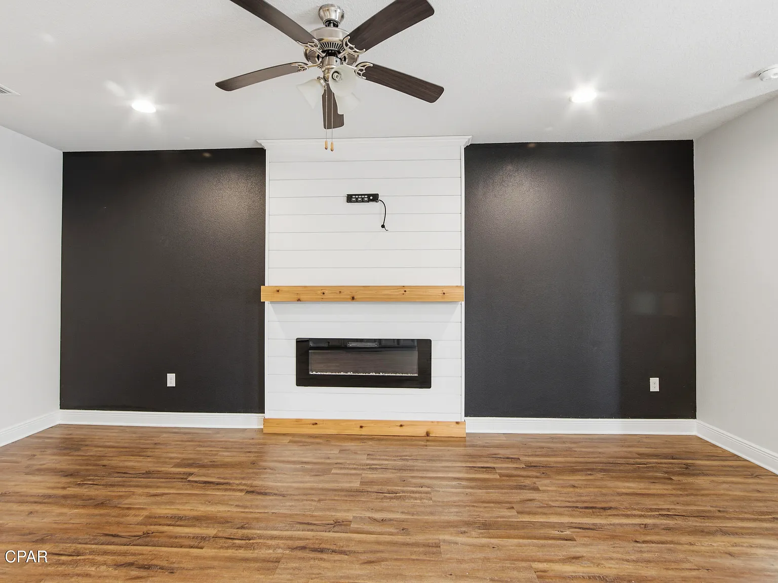4 bed, 2.0 bath, 2077 sqft, $2,400 — Photo 4