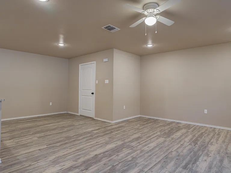 1009 Preston Trl #B — Photo 10