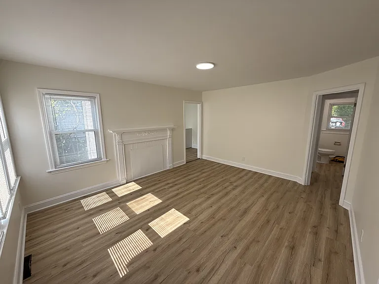 913 Glenwood Ave — Photo 12