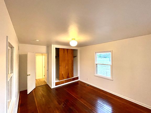 5th image of 408 E Carpenter St