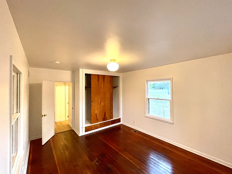 408 E Carpenter St — Photo 5