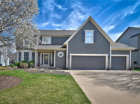 16177 S Laurelwood St, Olathe, KS 66062