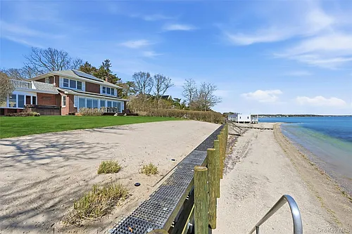 8908 Peconic Bay Blvd Photo 1