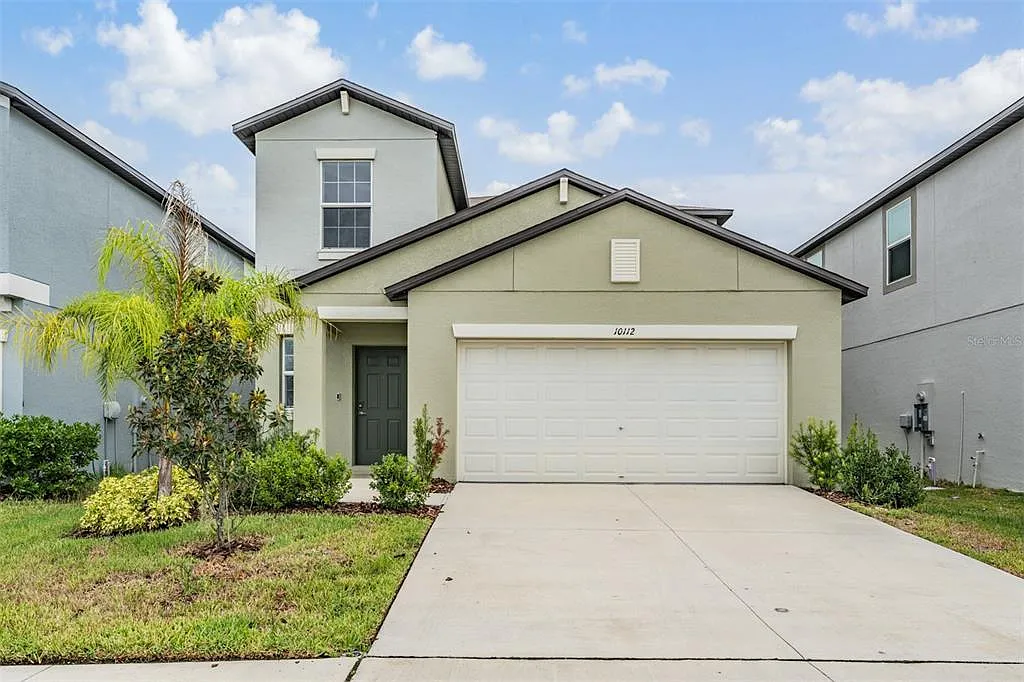 5 bed, 2.5 bath, 2389 sqft, $2,800 — Photo 1