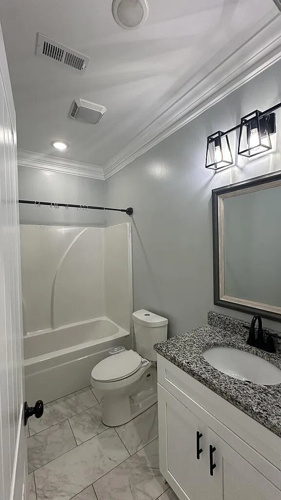 3 bed, 2200 sqft, $2,300 — Photo 4