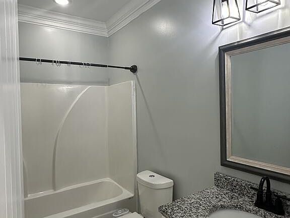 4th image of 190 Julie Ln