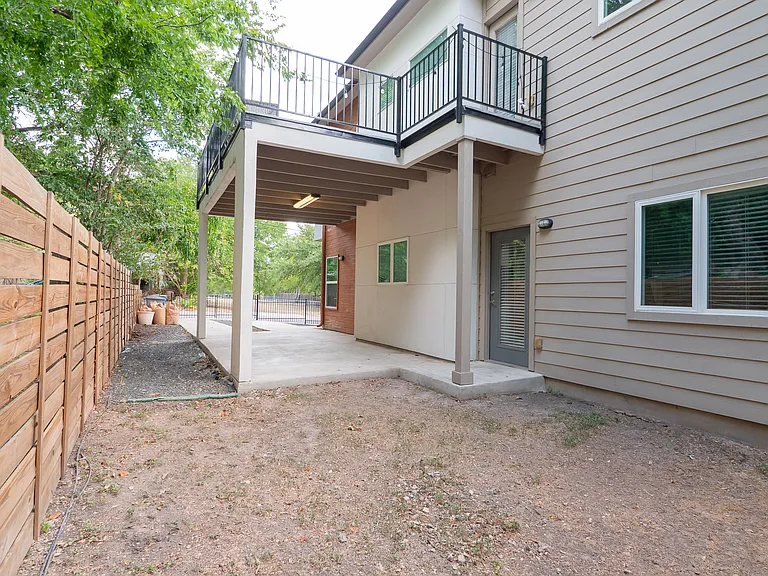 2009 Uphill Ln #B — Photo 28