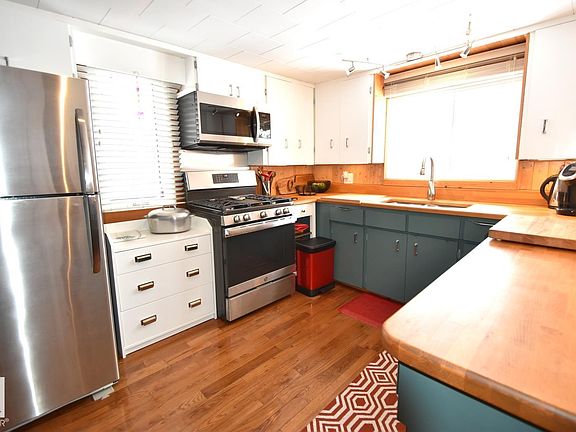 3rd image of 1214 Birch Cres