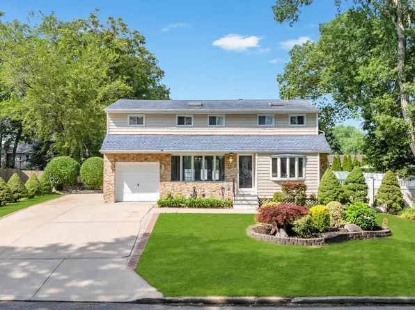 32 Clarkson Rd, Centereach, NY 11720