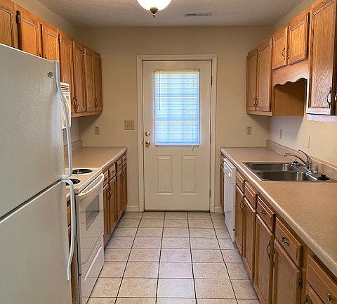 2nd image of 2450 Town Creek Rd W APT F11