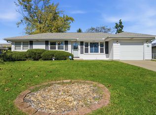 2611 W Westport Rd, Peoria, IL 61615