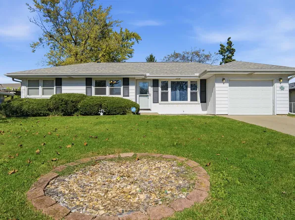 2611 W Westport Rd, Peoria, IL 61615