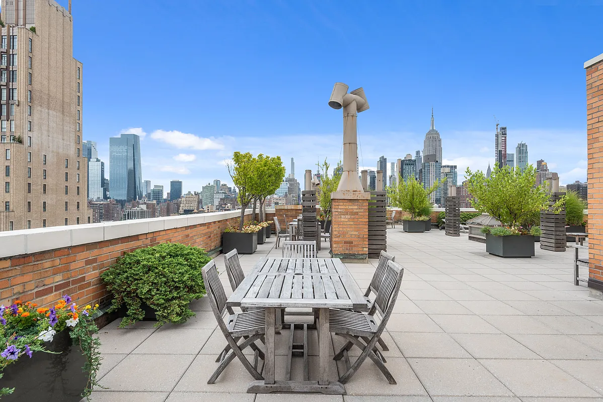 161 West 16th St Unit 9C  