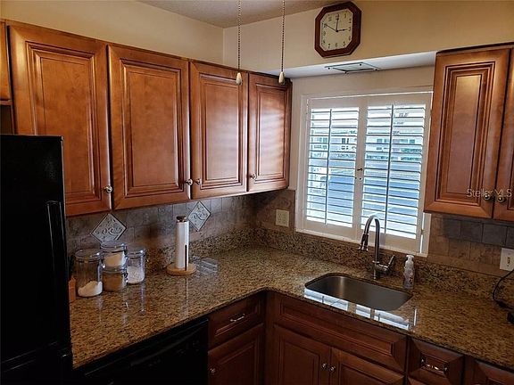5th image of 193 N Hill Ave #40