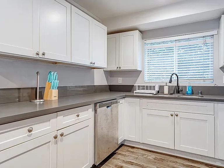 1252 W 37th Dr — Photo 8