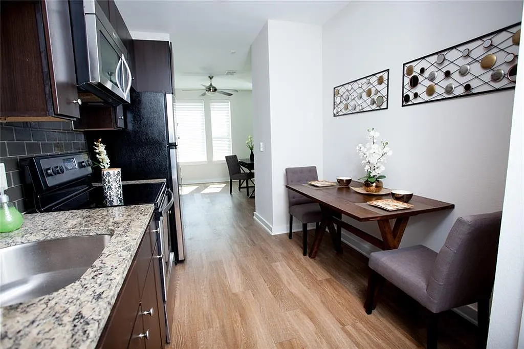 Studio, 600 sqft, $2,000 — Photo 1