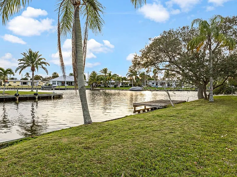 485 N Shore Dr — Photo 5