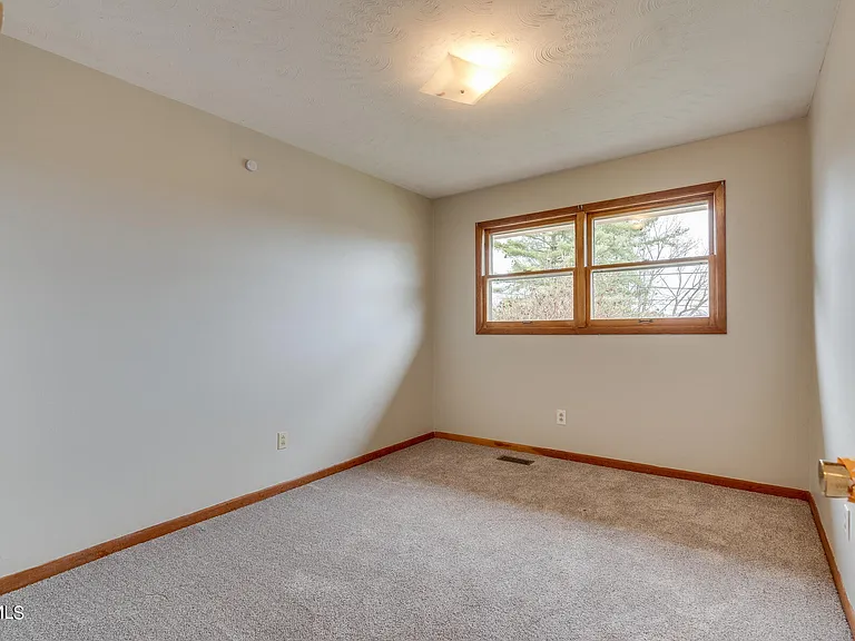 4637 Woodcliff Dr — Photo 15