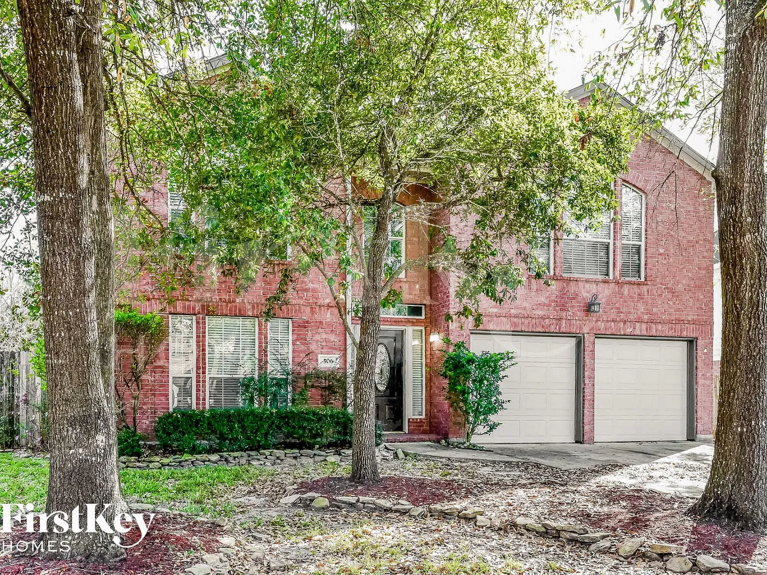 3 bed, 2.5 bath, 2294 sqft, $2,605 — Photo 2