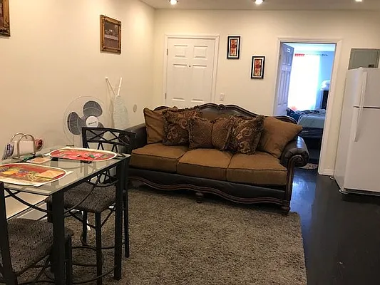 Rented by Premier Metro Realty Corp | media 6