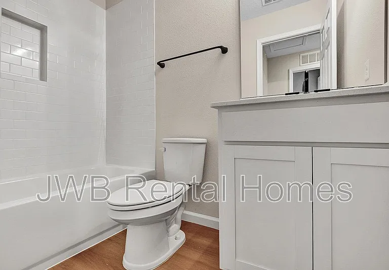 2047 Prospect St — Photo 10