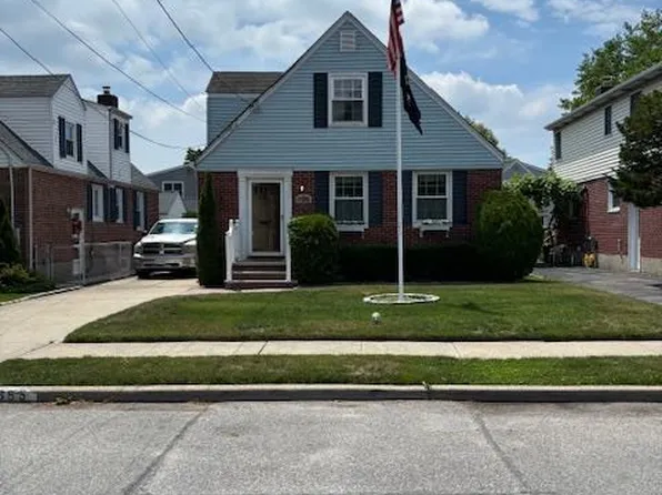 655 2nd Place S, Garden City, NY 11530
