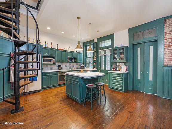 14th image of 1409 E Washington St