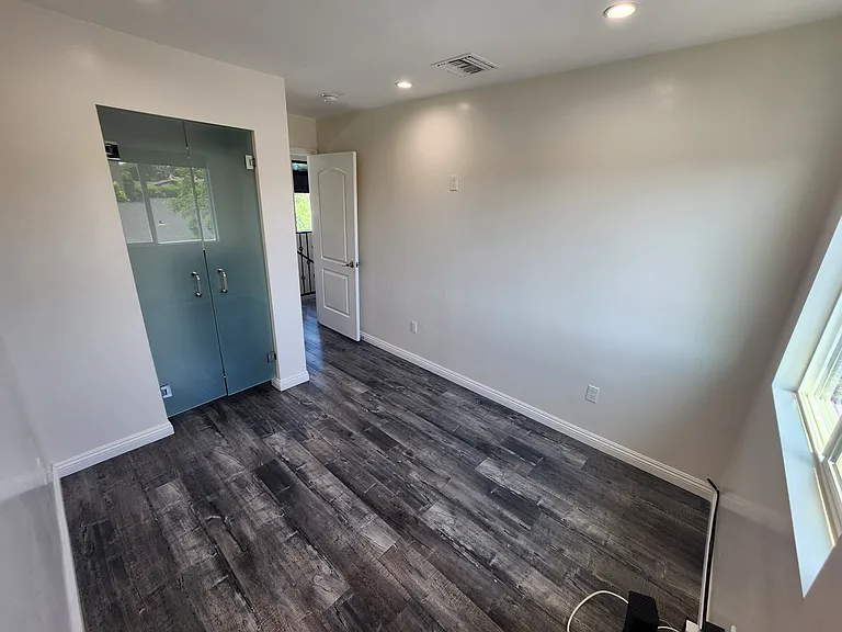 6827 Murietta Ave — Photo 9