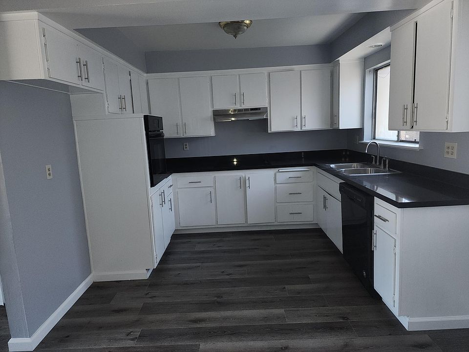1st image of 532 W Hyde Park Blvd Unit 2