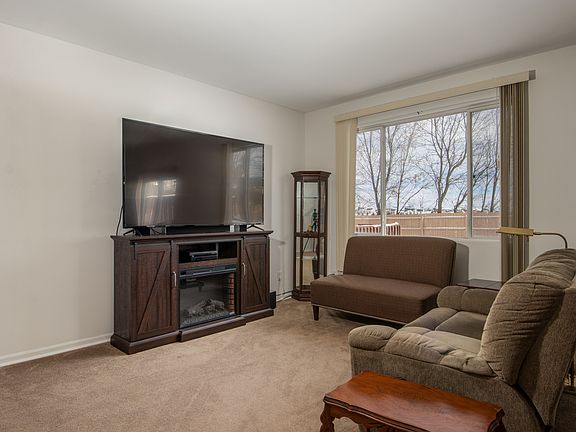 4th image of 4568 Hilltop Dr
