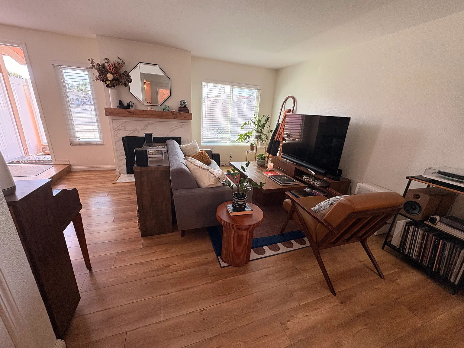 1092 Westward Ln — Photo 3