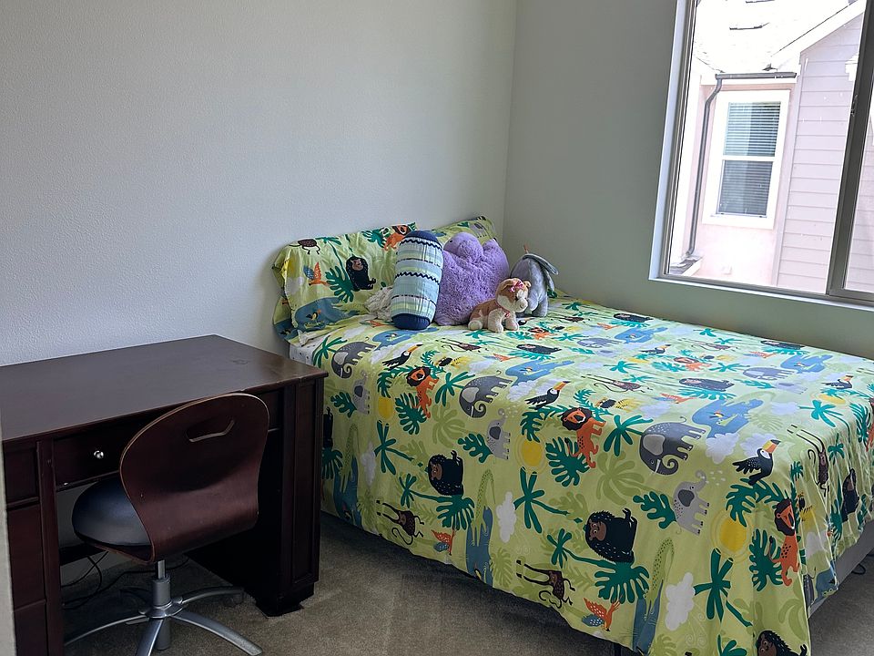 Bedroom with full size bed. Or you can bring your own furniture and bed to other bedroom that is unfurnished.