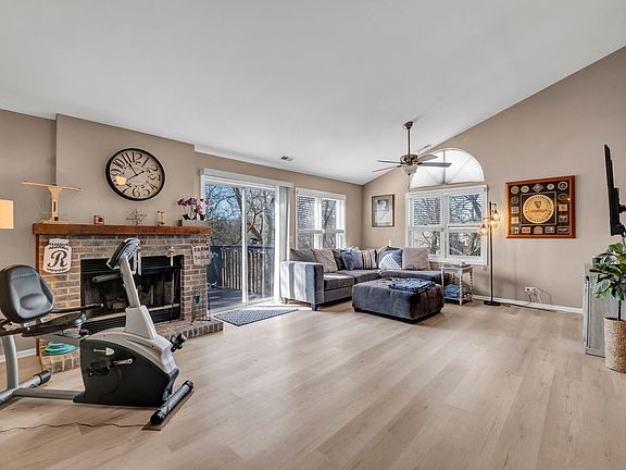4th image of 315 W Ivy Ln #3D