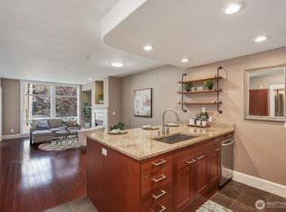 3221 SW Avalon Way APT 201, Seattle, WA 98126