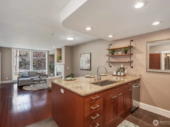 3221 SW Avalon Way #201, Seattle, WA 98126