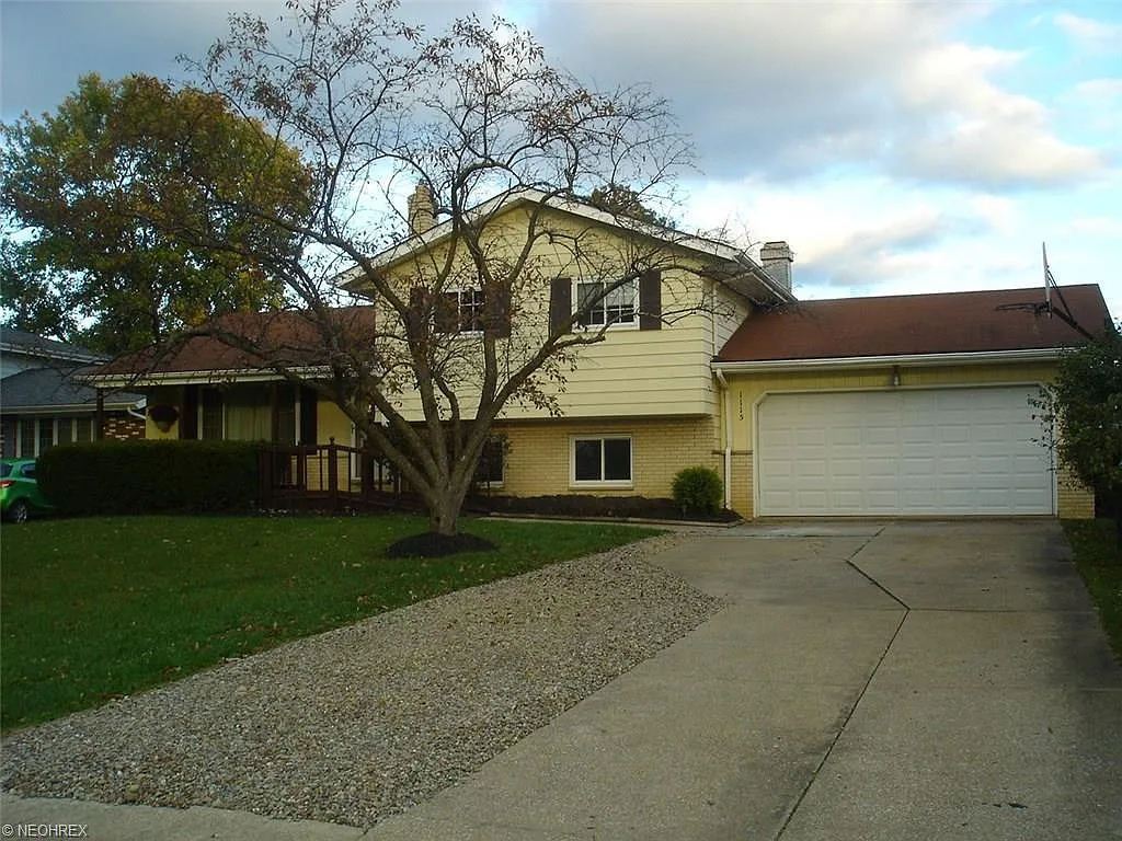 1115 Mulberry Ln photo 1