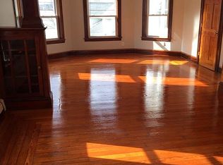 13 Elm St, Webster, MA 01570