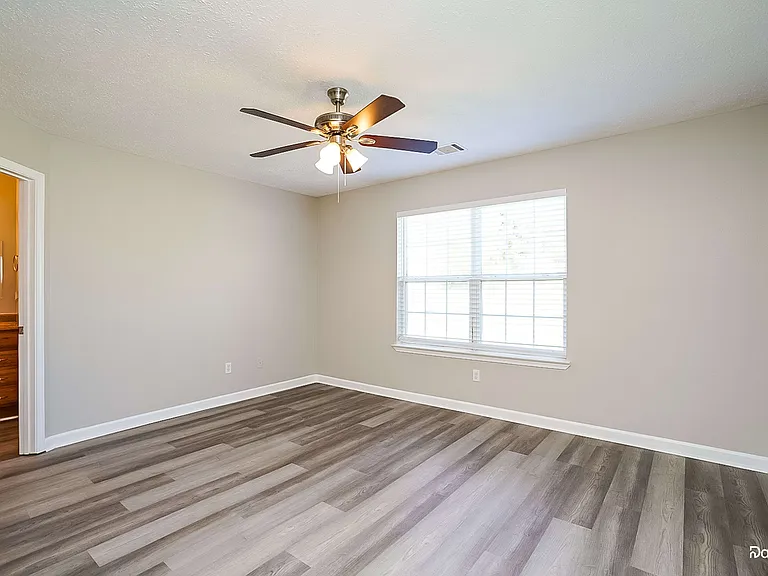 1105 Heather Dr — Photo 14