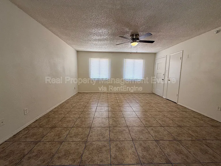 13829 N 48th Ave — Photo 6