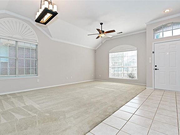 4th image of 2117 Wallbrook Dr