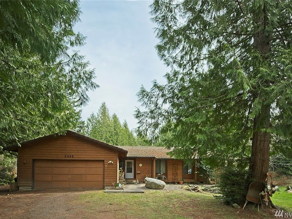 Beautiful 2 plus AC lot. Well built home just waiting for your personal touch