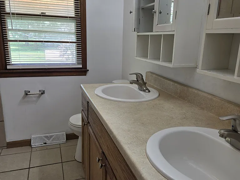 13326 Donnelly Ave — Photo 12