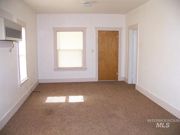 4th image of 215 E Cleveland Blvd