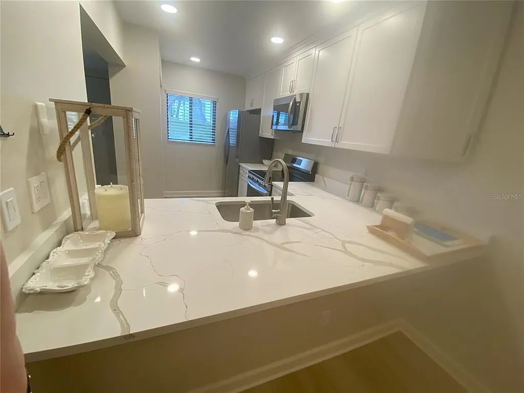 2 bed, 2.0 bath, 1013 sqft, $1,700 — Photo 4