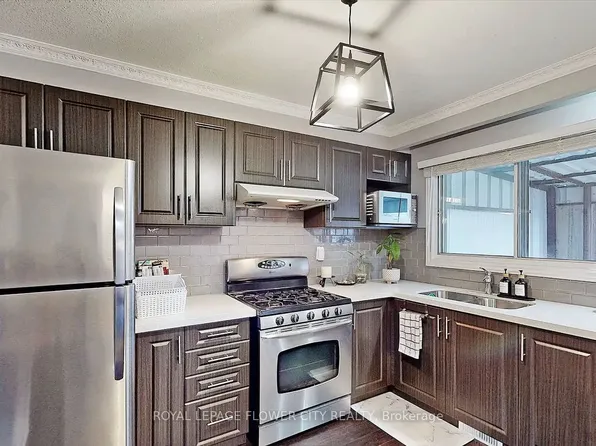 191 Cabana Dr N #2, Toronto, ON M9L 1L2