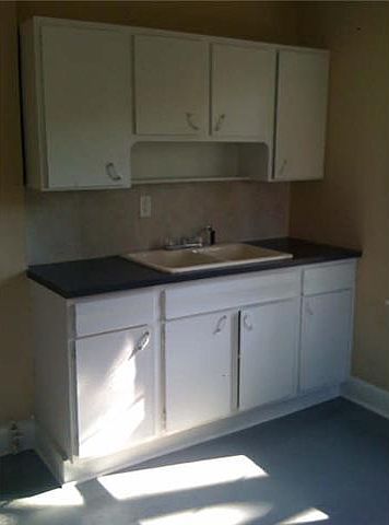 2nd image of 609-611 N Exeter Ave