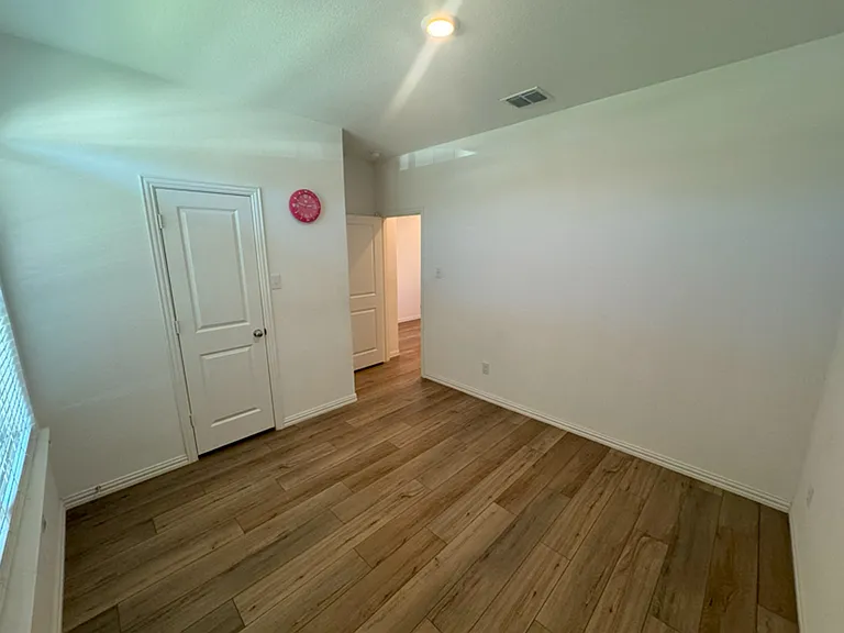 1105 Daffodil St — Photo 4
